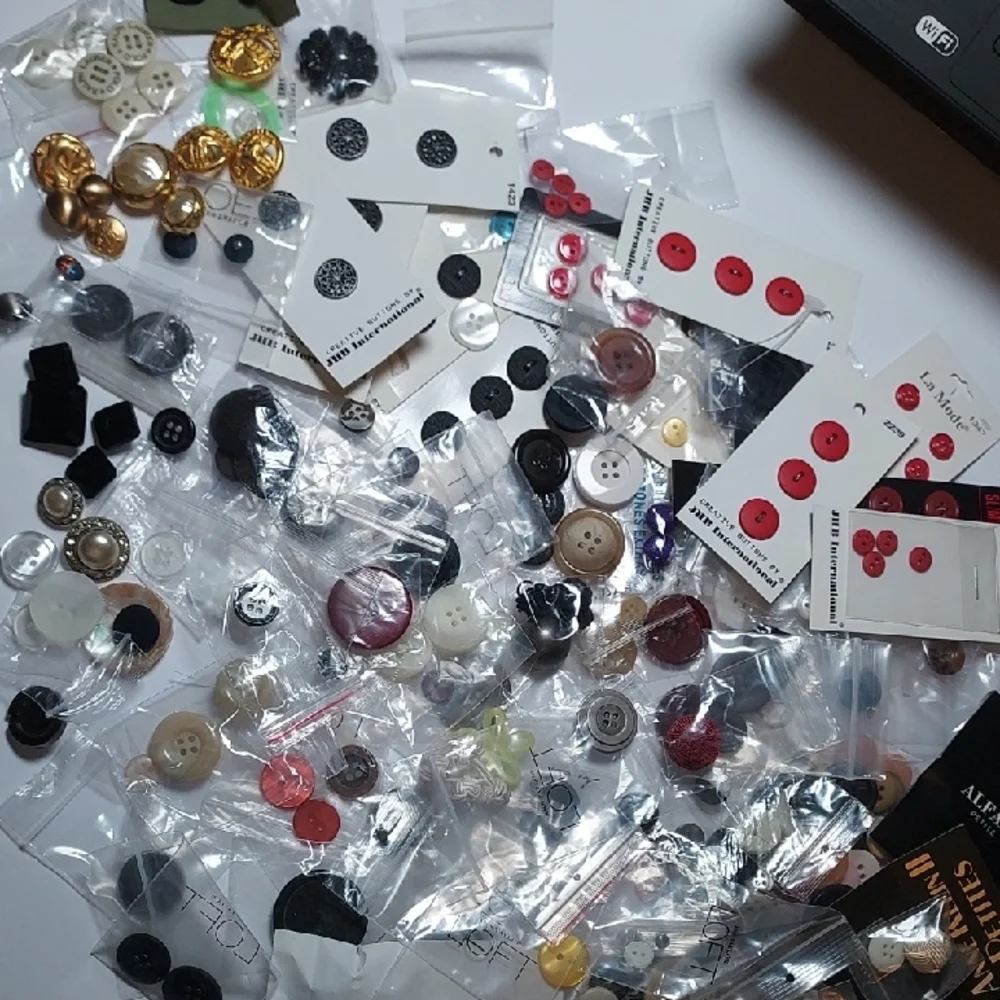 Lot of Vintage Buttons Sewing Handcrafts